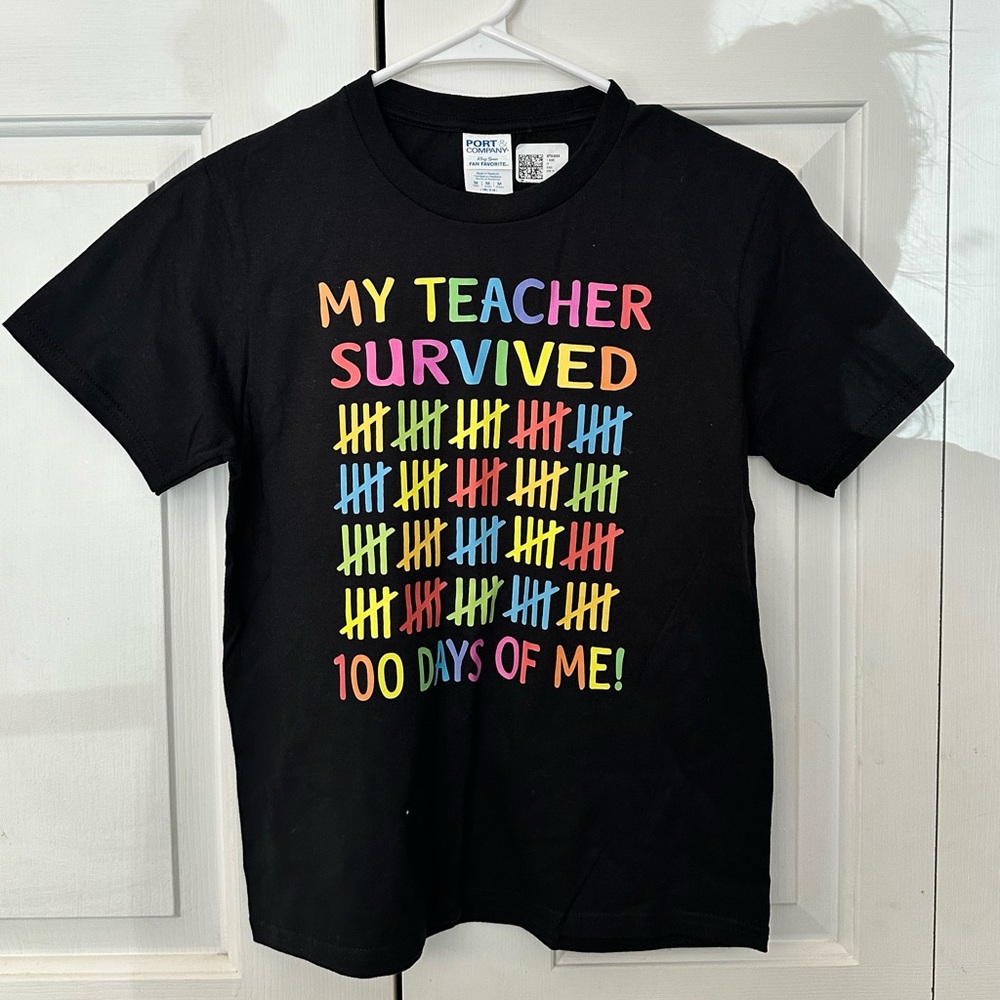 Brand New! Kids 'My Teacher Survived 100 Days of Me' T shirt - Size youth Medium